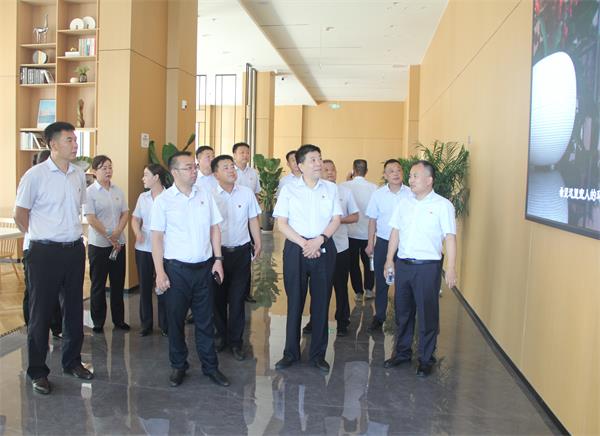 公司領(lǐng)導組織人員到鼎誠物業(yè)調(diào)研