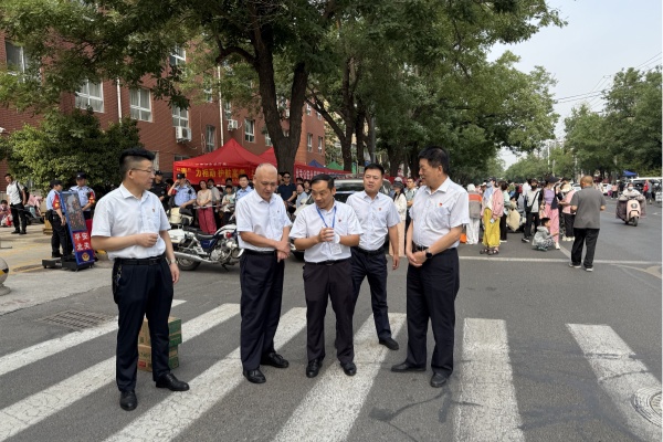 公司領導檢查督導高考安保工作 親...